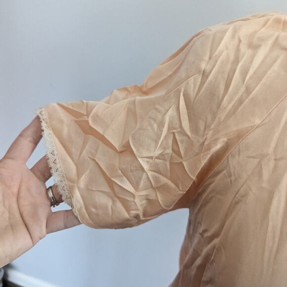 Vintage Woman's Vanity Fair Medium Peach Slip Nightgown Made in USA - Picture 7 of 10